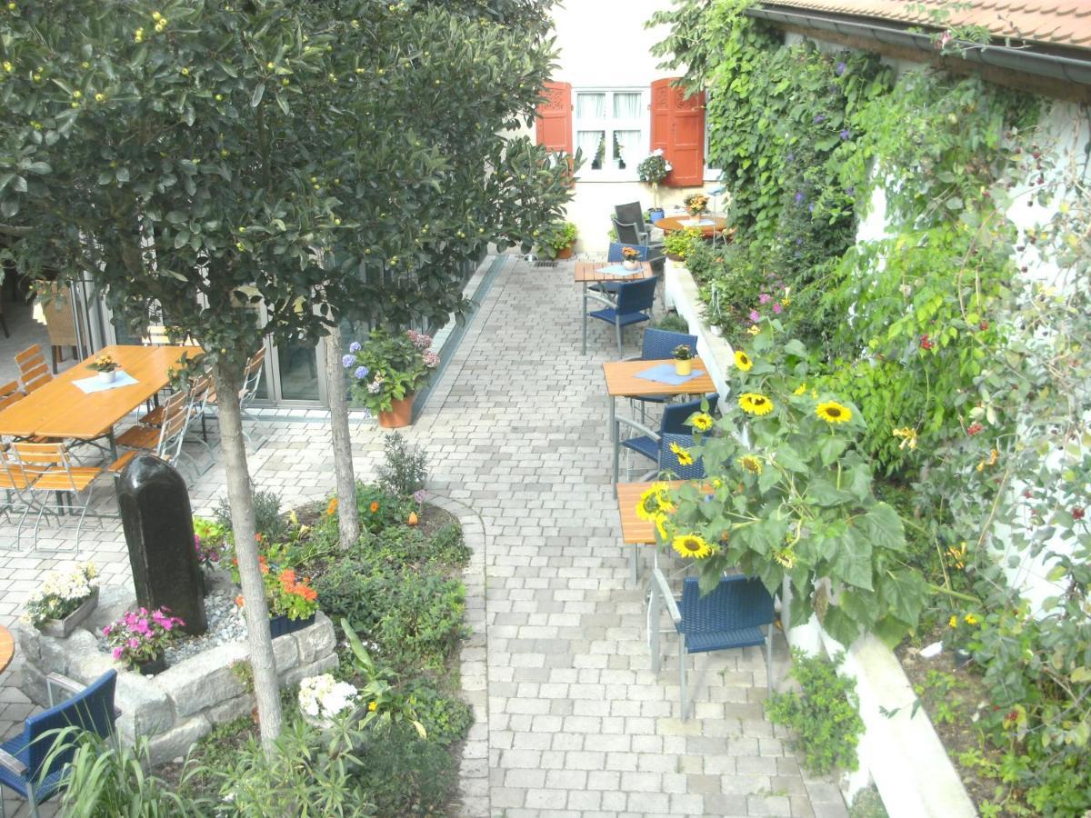 Hotel-Restaurant Goldenes Lamm Dinkelsbuhl Bagian luar foto