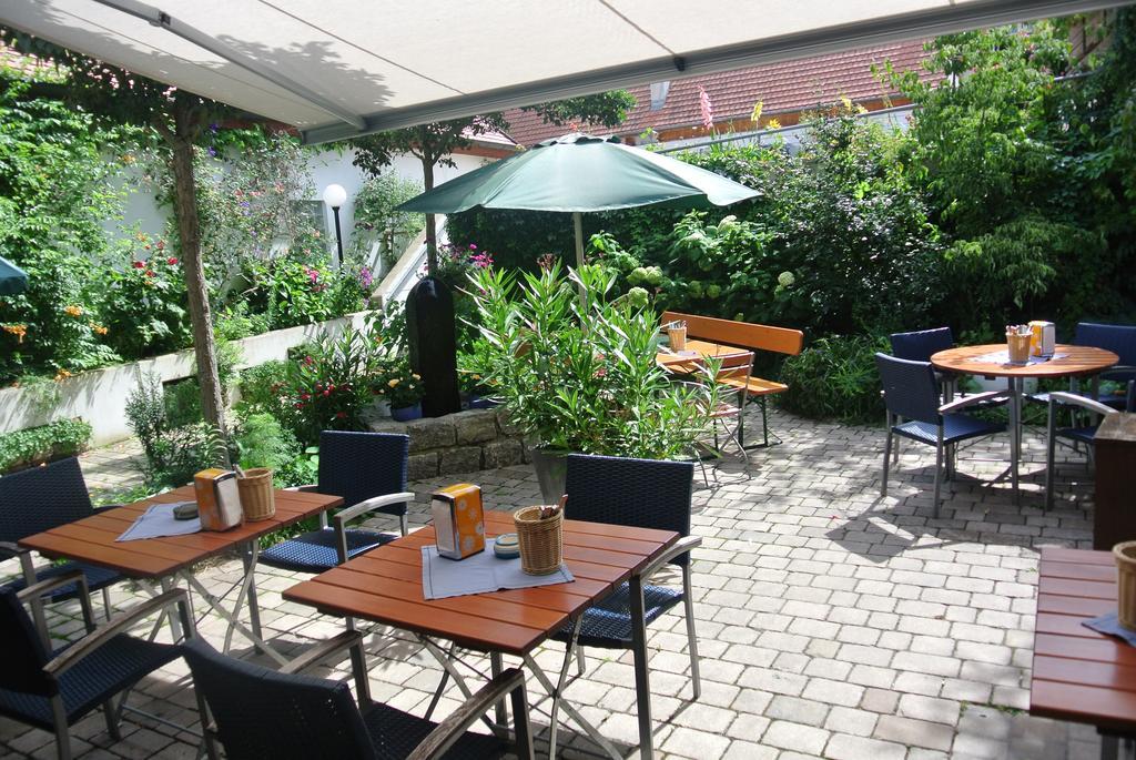 Hotel-Restaurant Goldenes Lamm Dinkelsbuhl Bagian luar foto