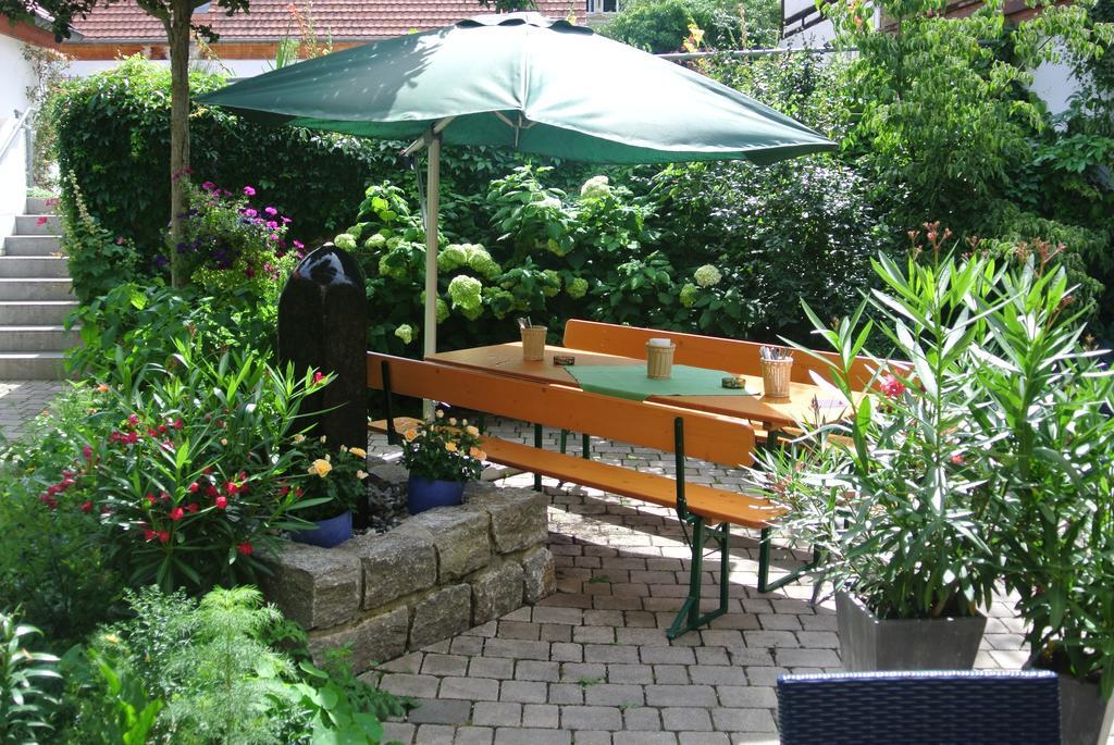 Hotel-Restaurant Goldenes Lamm Dinkelsbuhl Bagian luar foto