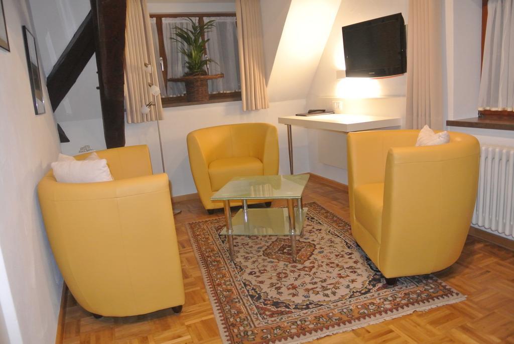 Hotel-Restaurant Goldenes Lamm Dinkelsbuhl Bagian luar foto