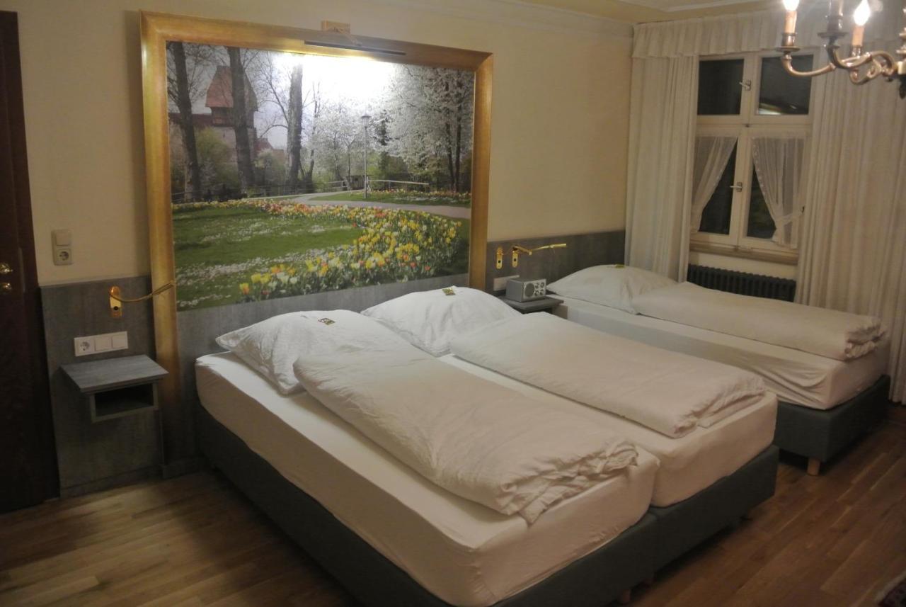 Hotel-Restaurant Goldenes Lamm Dinkelsbuhl Bagian luar foto