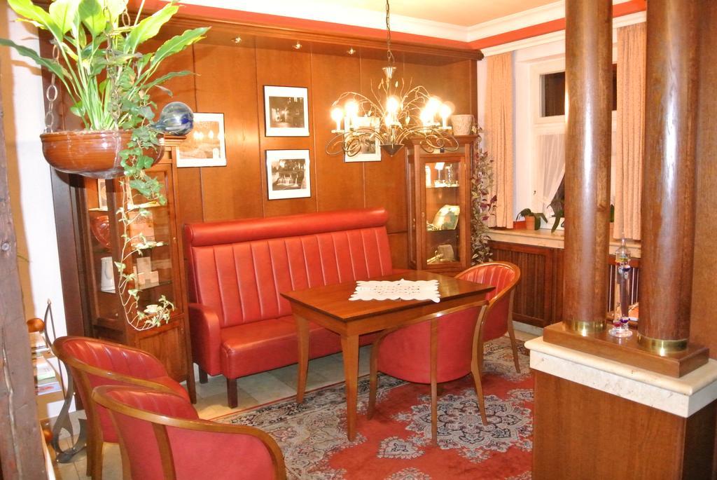 Hotel-Restaurant Goldenes Lamm Dinkelsbuhl Bagian luar foto