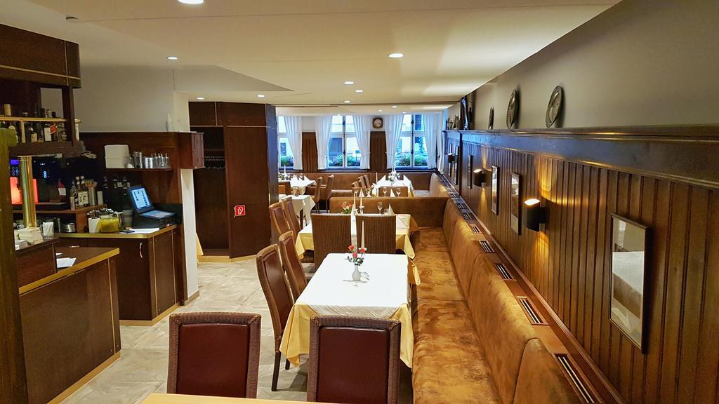 Hotel-Restaurant Goldenes Lamm Dinkelsbuhl Bagian luar foto