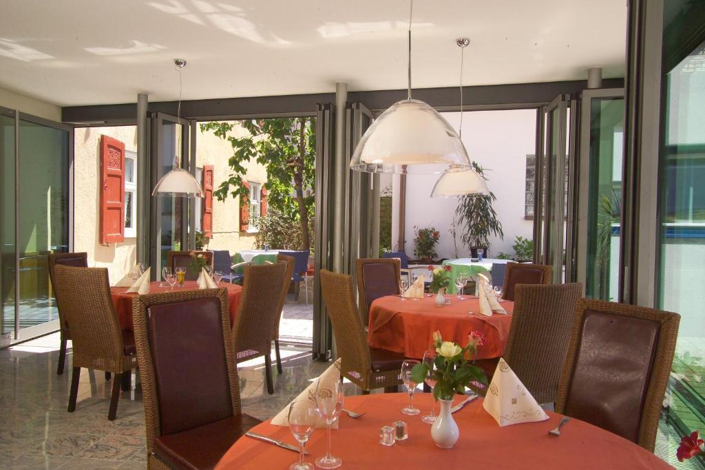 Hotel-Restaurant Goldenes Lamm Dinkelsbuhl Bagian luar foto