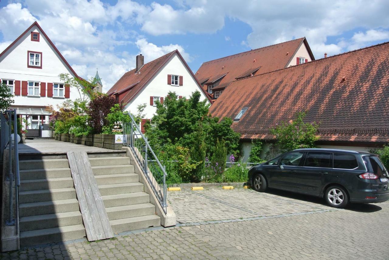 Hotel-Restaurant Goldenes Lamm Dinkelsbuhl Bagian luar foto