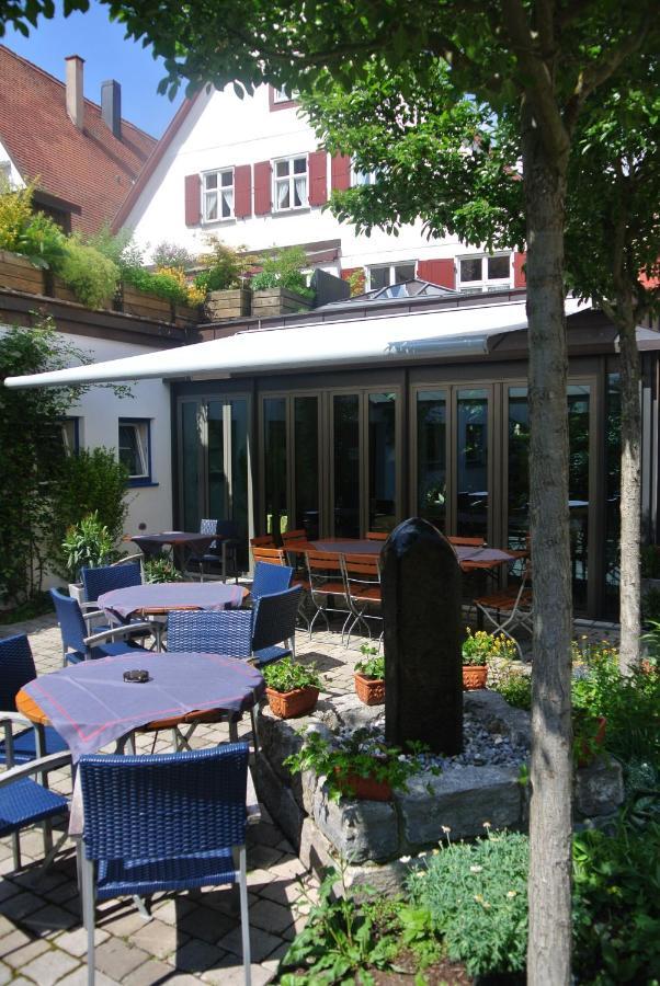 Hotel-Restaurant Goldenes Lamm Dinkelsbuhl Bagian luar foto